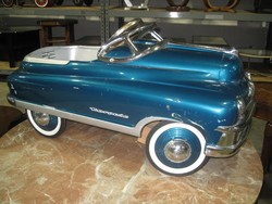 CHILD’S VINTAGE CAR