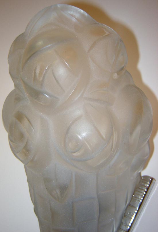 A French Art Deco Geometric Roses Sconce by Degue 1930
